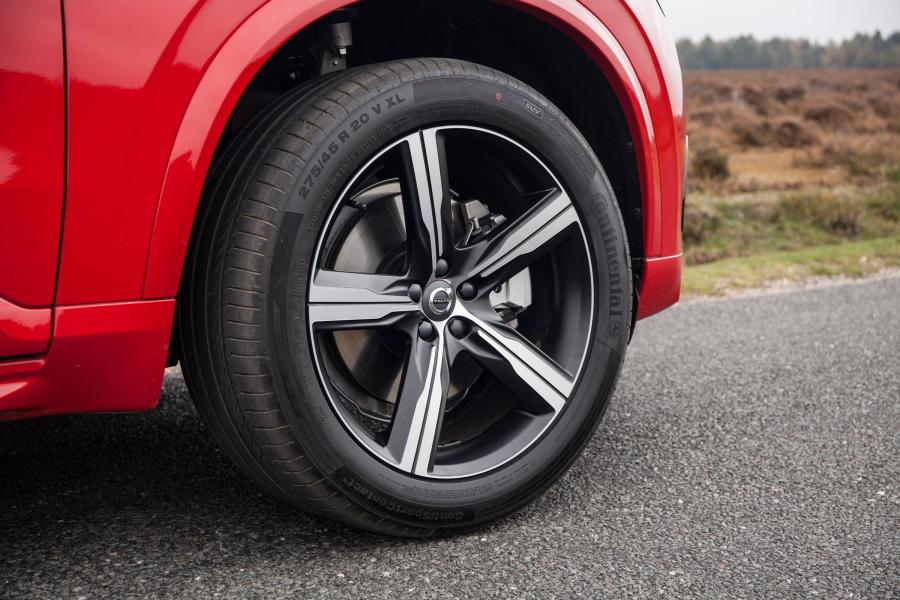 Колеса Volvo XC90 D5 R-Design 2015 года  (UK) (фото 3 из 44)